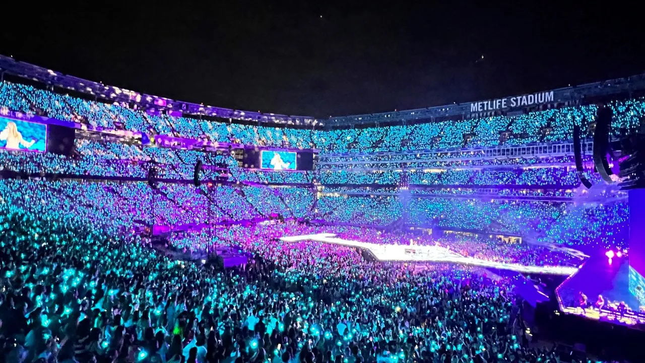 MetLife Stadium stands, capacity 82,500